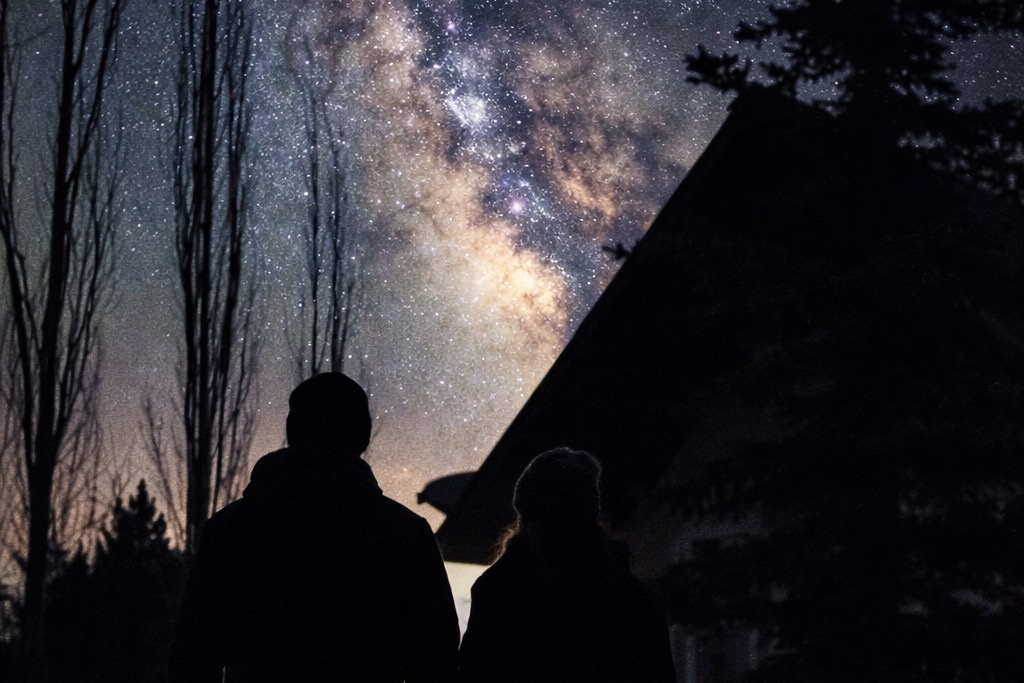Romantic stargazing getaway near Edmonton