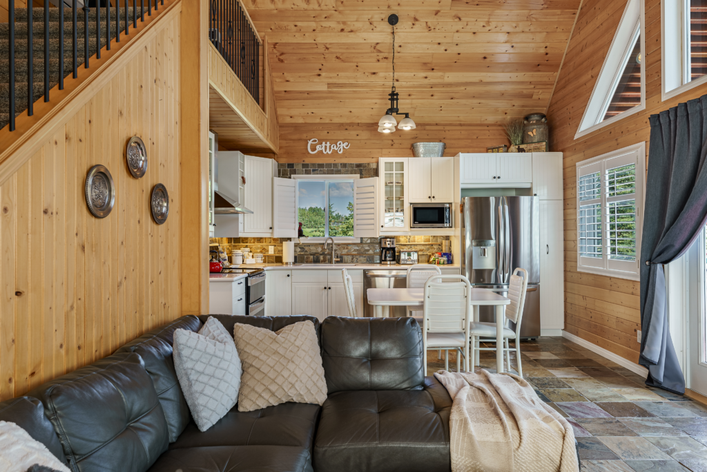 Anniversary, birthday couples romantic getaway | Beaver Hills Retreat