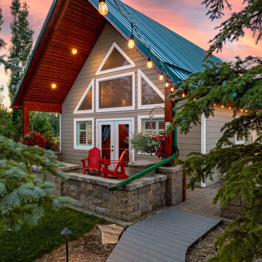 Beaver Hills Retreat - Cabin Near Edmonton, Alberta